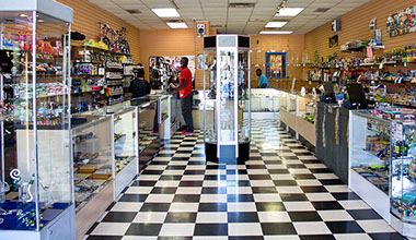 Puff N Stuff Smoke Shop - Store Photos